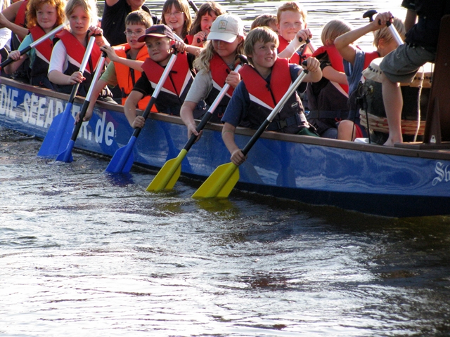 02.09.2011-4b im Drachenboot