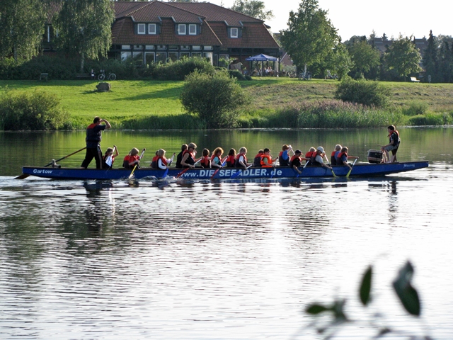 02.09.2011-4b im Drachenboot