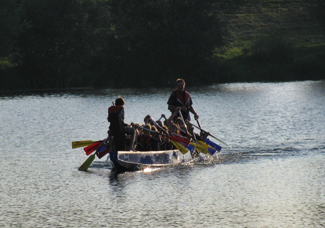 02.09.2011-4b im Drachenboot